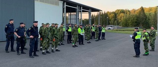 Polisen och försvaret kollade trafiken tillsammans