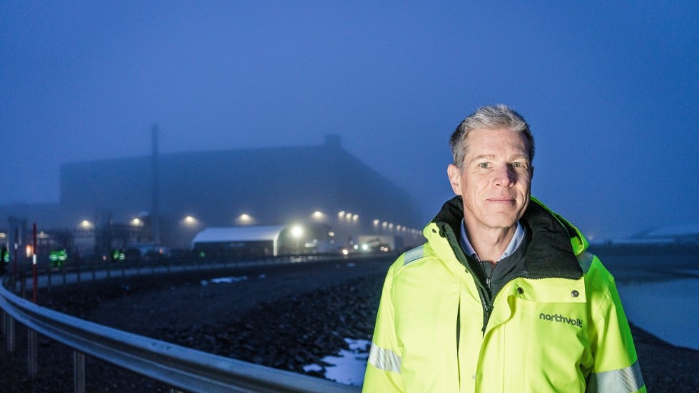 ”Vi ser nu hur produktionen ökar vecka för vecka, och har gått från att producera tusentals celler per vecka till våra kunder, till att nu kunna leverera tiotusentals celler per vecka”, berättar Fredrik Hedlund på Northvolt.