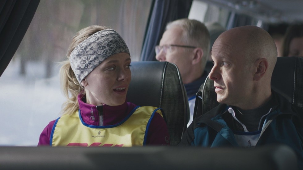 Just nu visas den svenska filmen "Ur spår" med Katia Winter och Fredrik Hallgren på Netflix. Om den blir en internationell succé kan filmskaparna få mer pengar av strömningstjänsten enligt ett nytt avtal.