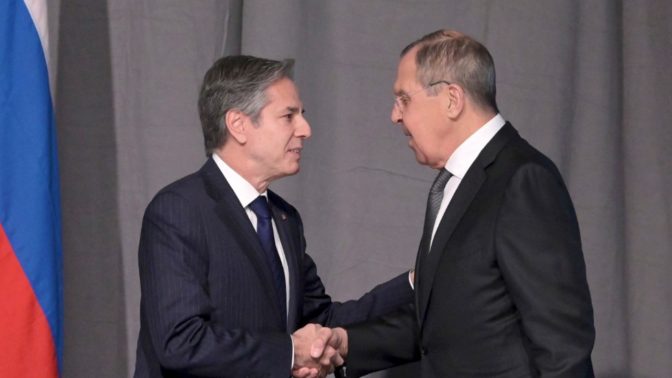 USA:s utrikesminister Antony Blinken och ryske kollegan Sergej Lavrov träffades utanför Stockholm, ett möte som kan ha öppnat för videomöte med de två ländernas ledare.
