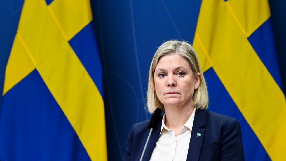 Statsminister Magdalena Andersson under söndagens presskonferens där Sveriges vapenexport till Ukraina tillkännagavs.