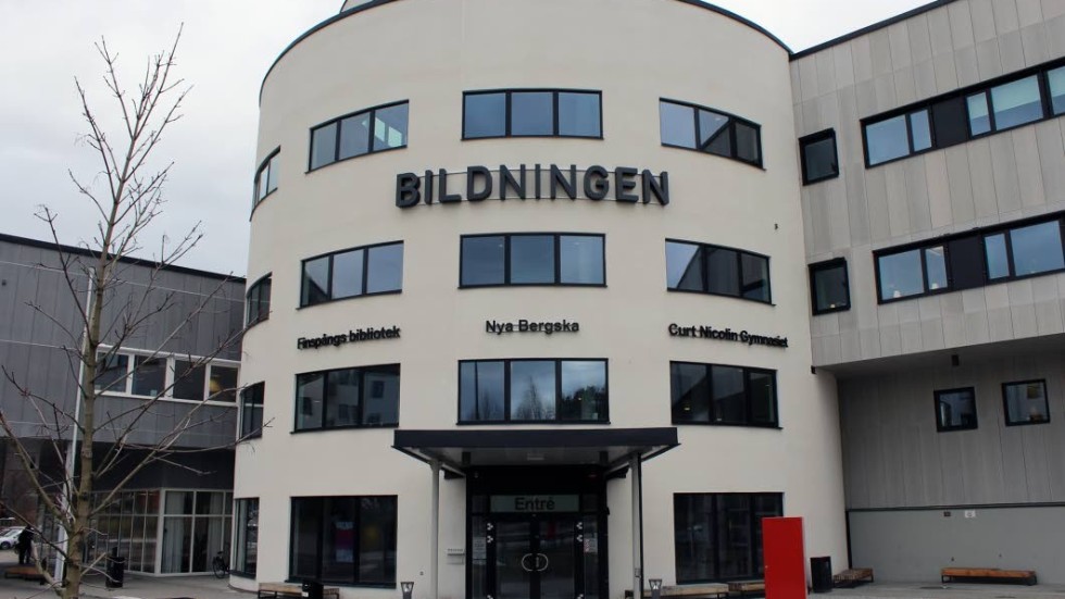 Antalet elever som väljer att plugga på gymnasiet i Finspång har ökat. Här i bildningen finns Curt Nicolingymnasiet  och Nya Bergska öst