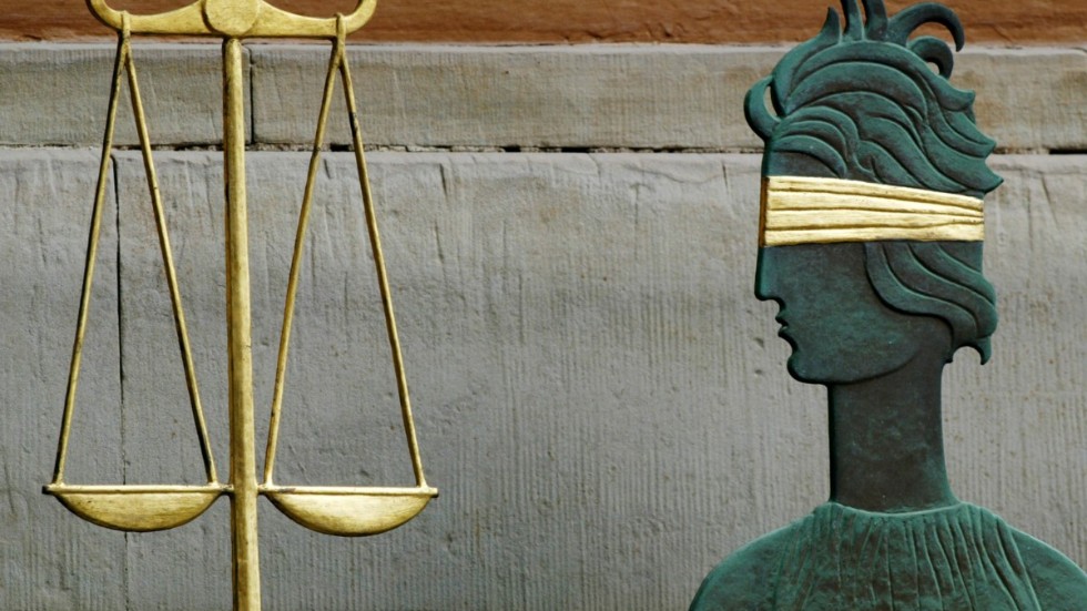 Fru Justitia, som hon gestaltas på Stockholms tingsrätt.