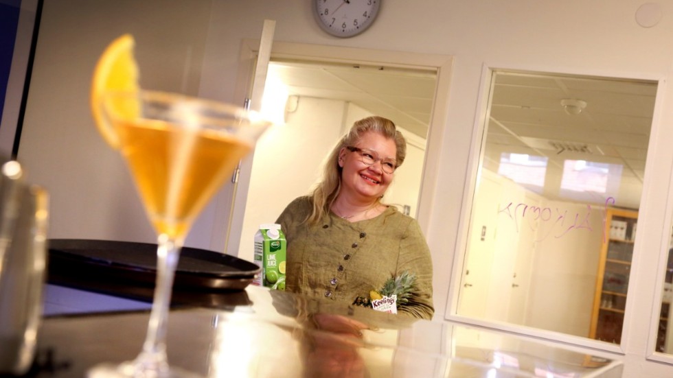 Ulrika Brorson håller i bartenderutbildningen på Guteskolan i Visby. Hennes alkoholfria favoritdrink är "Winter wonder land" med smaker av äpple och pepparkaka.