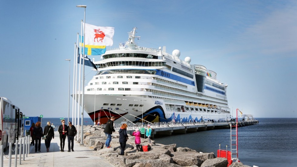Kryssningstrafikens anlöp till St Petersburg har ställts in vilket innebär att rederierna väljer andra hamnar, bland andra Visby. 