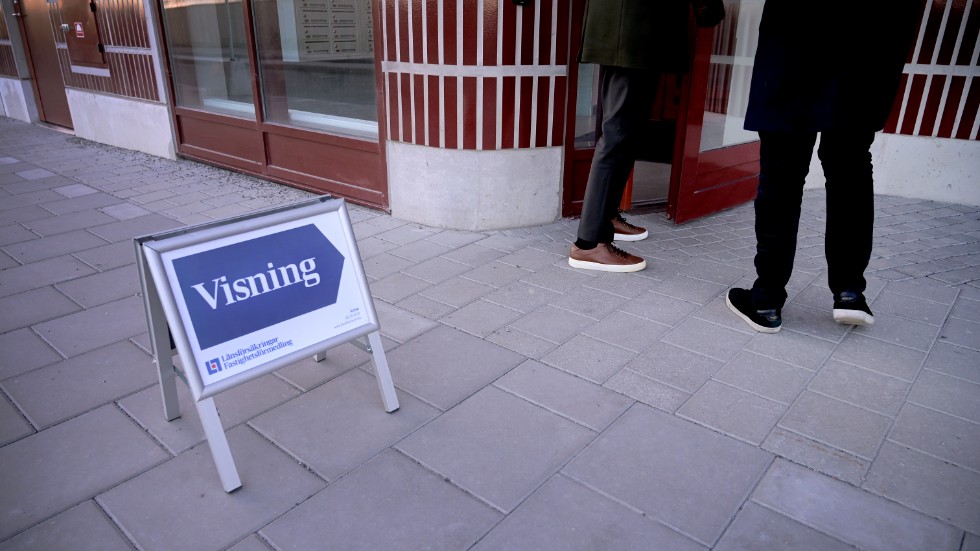 Bostadspriserna har inledningsvis backat i september. Arkivbild.