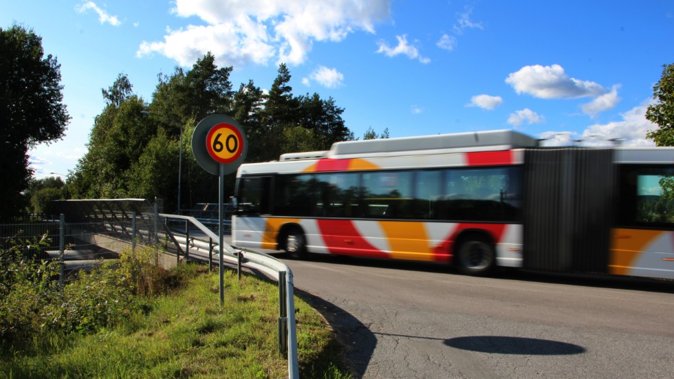 Bussturerna är enbart anpassade för det nya fina lagret som byggts, inte för oss som faktiskt bor här och har gjort så i många år, skriver signaturen Bilist.