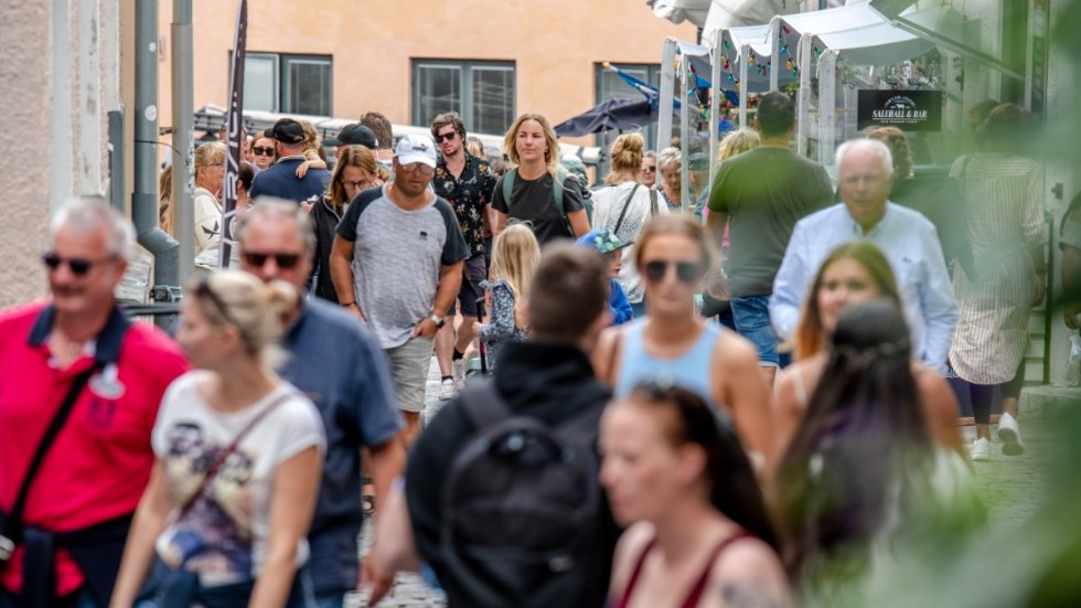 Mycket turism på Gotland leder bland annat till trånga gator i Visby.