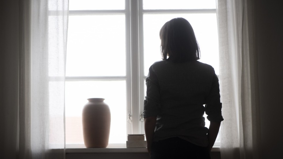 I Kalmar län medicinerar 13 000 personer mot sköldkörtelsjukdom, men det är inte säkert att de får rätt vård. Hälften av de drabbade har aldrig blivit kallade till ett läkarbesök för uppföljning av sin behandling, visar en ny medlemsundersökning från Sköldkörtelförbundet. 