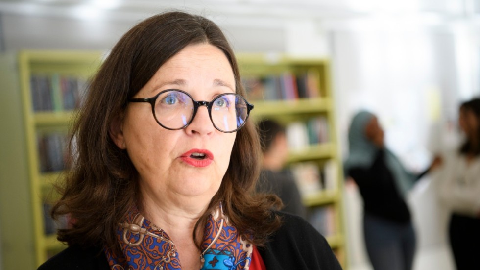 Utbildningsminister Anna Ekström är lättad över beslutet att vuxenstuderande även fortsättningsvis får undervisning på plats. Arkivbild.