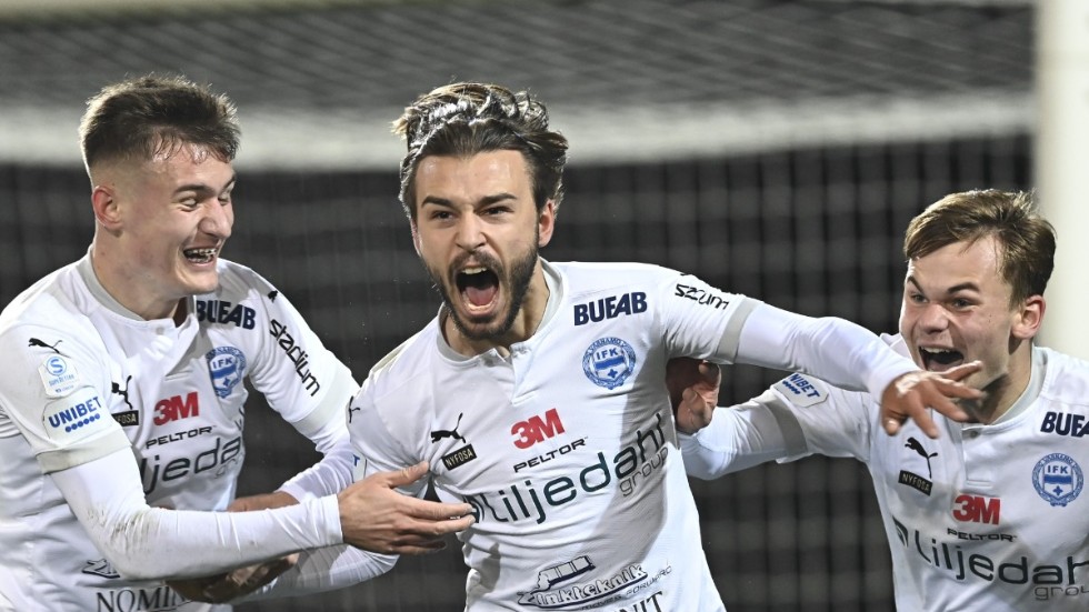 Edvin Becirovic skriker ut sin glädje efter 3–2-målet.