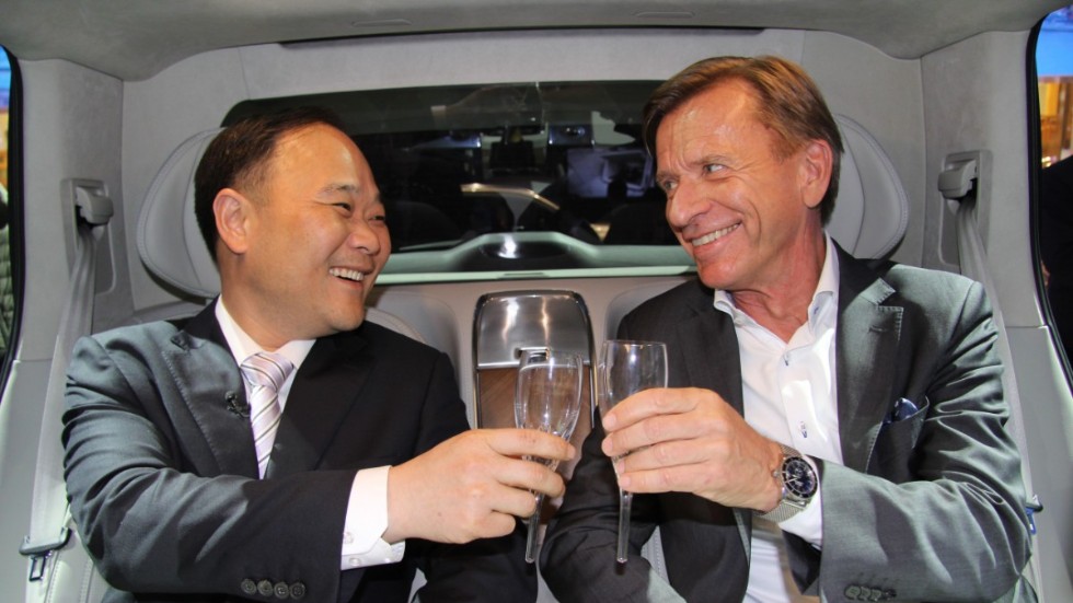 Oskattad champagne? Volvos styrelseordförande Li Shufu och vd Håkan Samuelsson. Arkivbild.