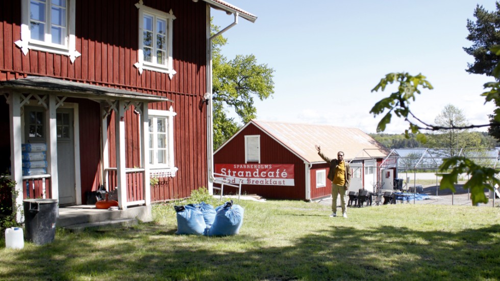 Sparreholms strandkafé och bed and breakfast ligger vid avfarten till Fabriken - och Båvens kant.