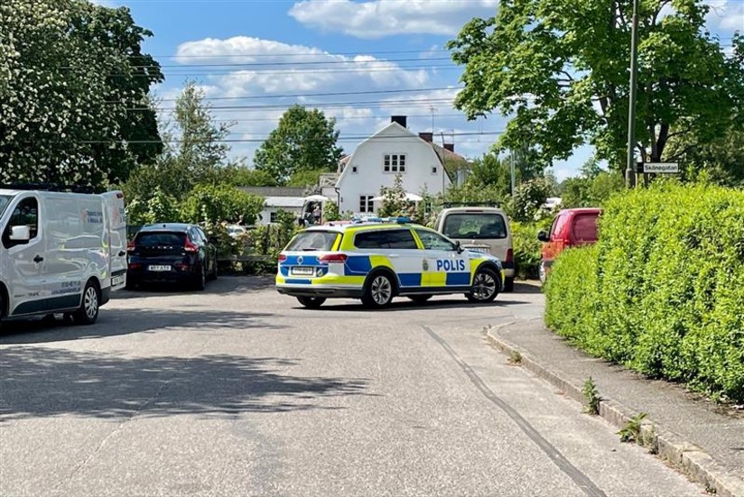En cyklande kvinna blev påkörd av en A-traktor i Katrineholm under fredagseftermiddagen.