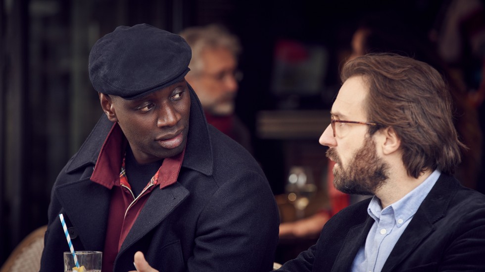 Det har blivit dags för en andra säsong av "Lupin" på Netflix. Omar Sy tar nya tag i huvudrollen som gentlemannatjuven Assane Diop. Antoine Gouy spelar Assanes gode vän Benjamin. Pressbild.