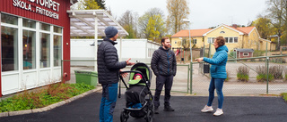 Glädjebeskedet: Deras barn får börja här ändå - rivningen skjuts framåt