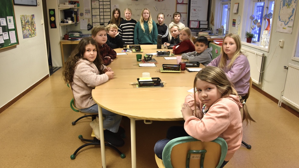 Elever på skolan i Seskarö hoppas att förvaltningens förslag inte går igenom.