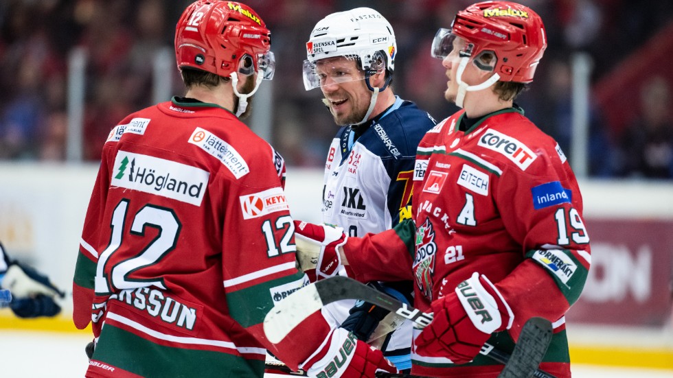 SHL-kval i våras. Nicklas Danielsson i den vita Djurgårdströjan. Nu kan han bli Almtunaspelare. (Bildbyrån/arkiv)
