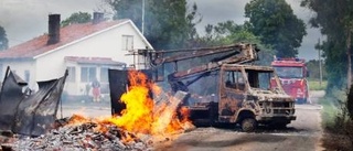 Svart brandrök över Romavägen