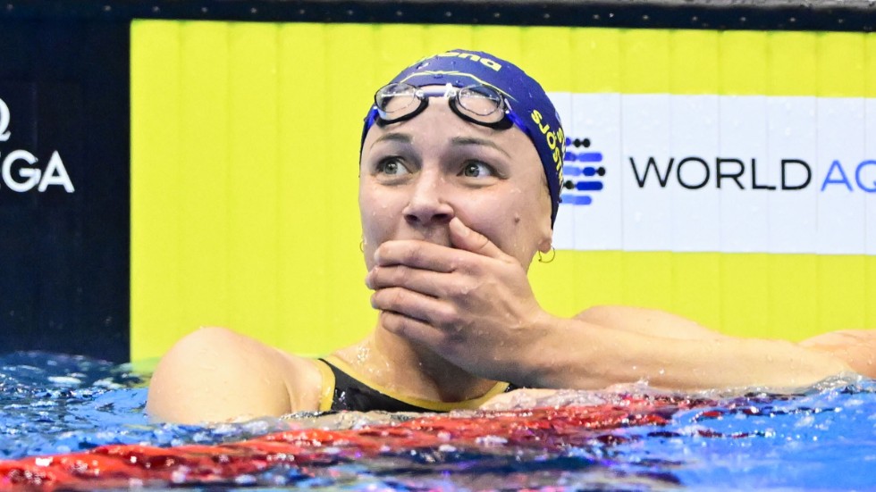 Sarah Sjöström satte nytt världsrekord på 50 meter fritt kort efter att ha vunnit VM-guld på 50 meter fjäril.