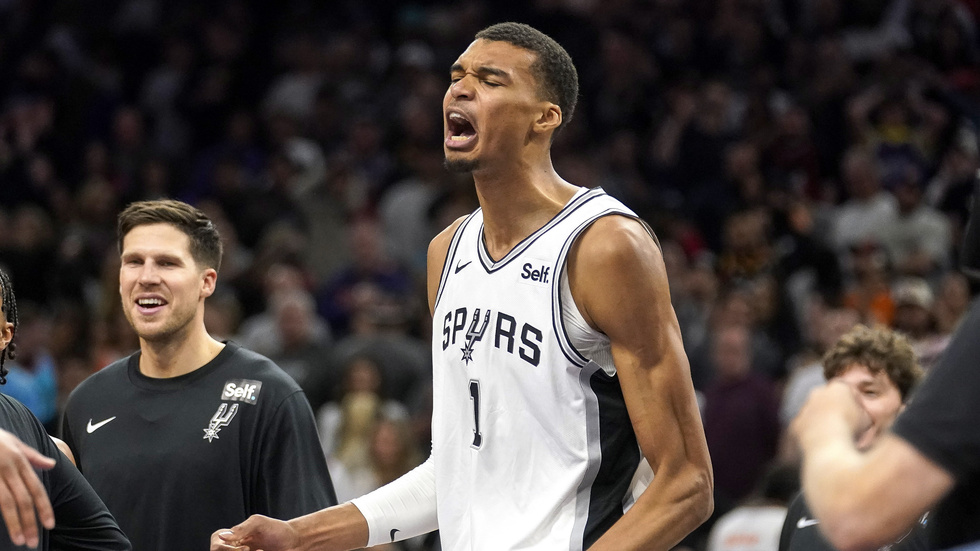 San Antonio Spurs Victor Wembanyama i samband med matchen mot Phoenix Suns. Spurs vann till slut 132–121.