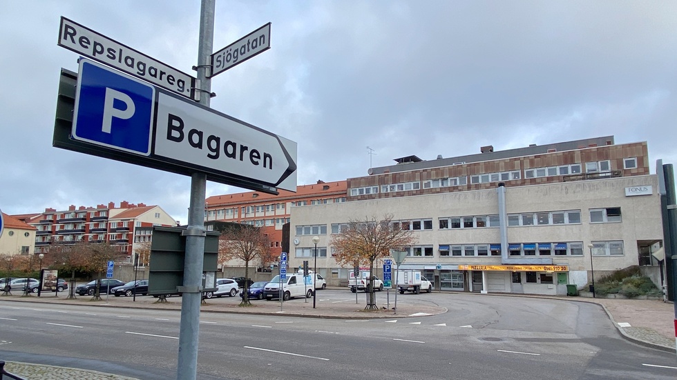 I framtiden är det inte omöjligt att det kommer stå ett nytt flerfamiljshus på gamla bussplan i centrum i Motala. 
