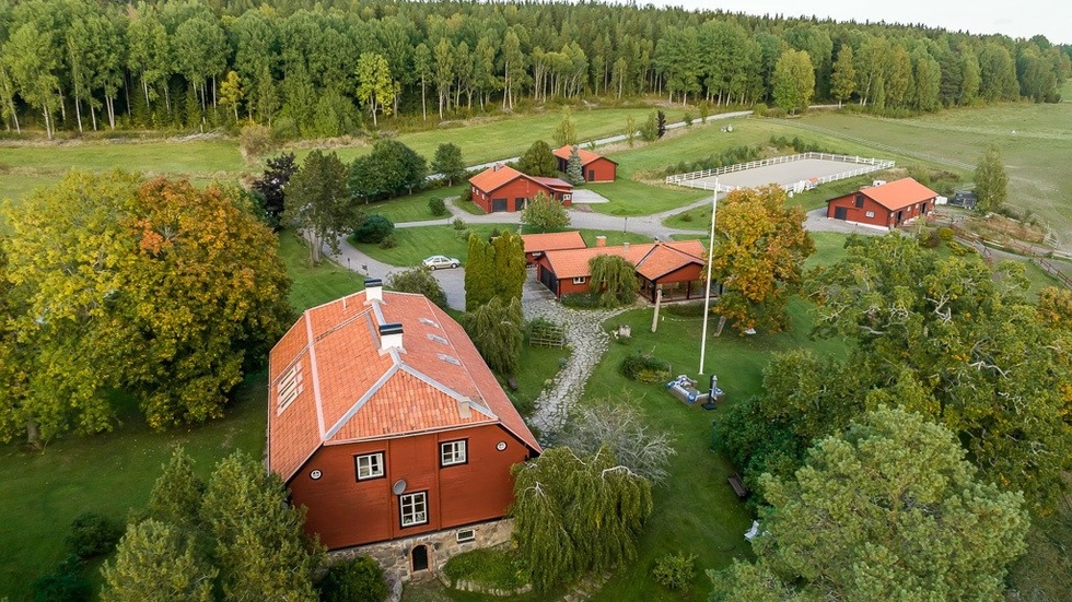 Gården i Ytterkvarn var en av de dyraste som såldes i Enköping under 2023. Den kostade 13,5 miljoner kronor.