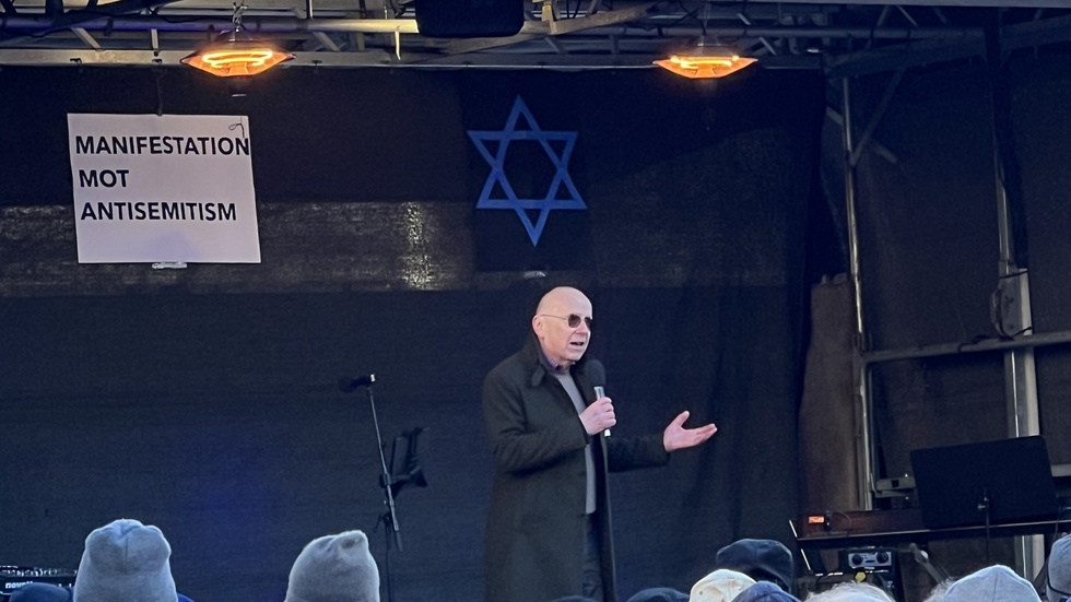 Folkbladets Widar Andersson var en av talarna på manifestationen mot antisemitism som hölls på Norrmalmstorg i Stockholm lördagen den 27 januari.