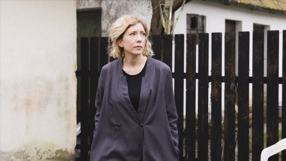 Amanda Svensson (född 1987) är författare, kulturskribent och översättare. Hon debuterade 2008 med romanen "Hey Dolly". Senast gav hon 2019 ut "Ett system så magnifikt att det bländar".