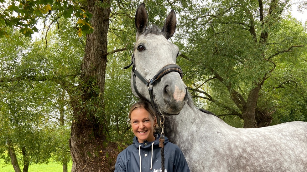 Anna Freskgård och store Don Pedro åker om några dagar till Frankrike. Det blir debut för både skimmeln och Anna i unghäst-VM.
