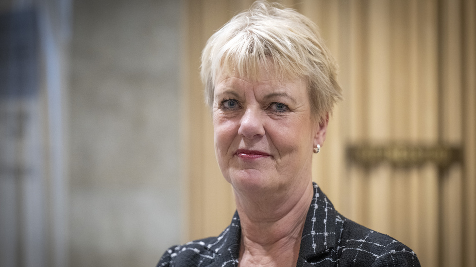 Åklagaren Ingegerd Jigin frågar pappan till den ättiksskadade flickan hur han förklarar att flickan frivilligt skulle dricka ättika. Arkivbild.