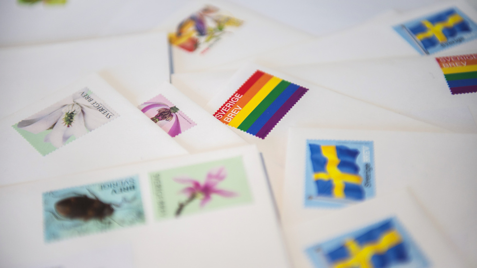 Allt färre skickar brev, vilket bidrar till att Postnord höjer priserna. Arkivbild.