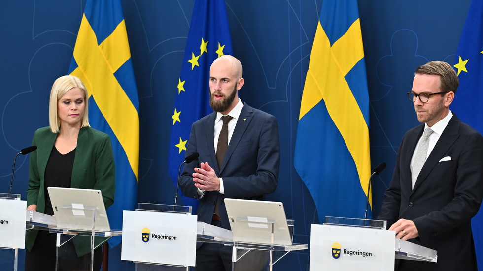 Jämställdhetsminister Paulina Brandberg (L), ministern för civilt försvar Carl-Oskar Bohlin (M) och infrastruktur- och bostadsminister Andreas Carlson (KD) vill strypa kriminellas tillgång till sprängmedel.
