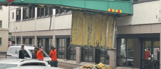 Truck crashes into pedestrian bridge in central Skellefteå