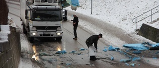 Lastbil fastnade i viadukt