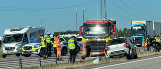 Bil körde in i mitträcket – orsakade långa köer på E4