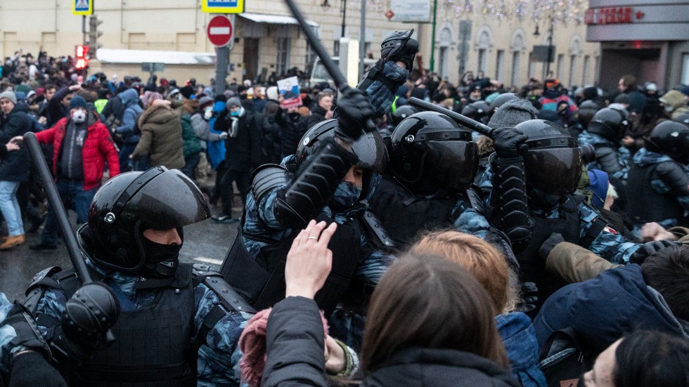 Poliser och demonstranter drabbade samman i Moskva på lördagen.