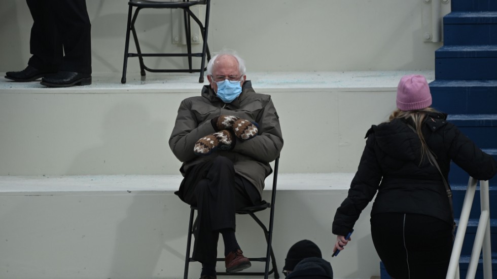 Bilden på Bernie Sanders vid presidentinstallationen i Washington DC har använts i alla möjliga fantasifulla kreationer de senaste dagarna.
