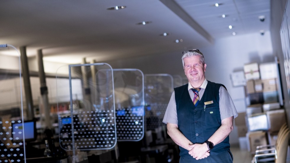 Stefan Keisu, butikschef på Systembolaget, ser fram emot att ta emot kunder i den nyrenoverade butiken 7 december. Butiken håller öppet under renoveringen men med begränsat sortiment. 