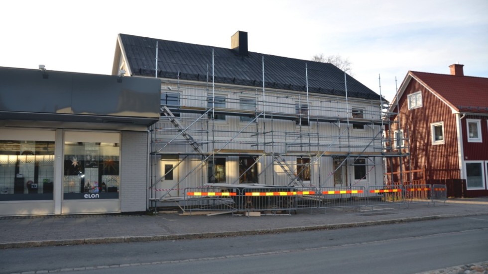 Det som kallades "blå huset" är under ombyggnation och ska hysa lägenheter.
