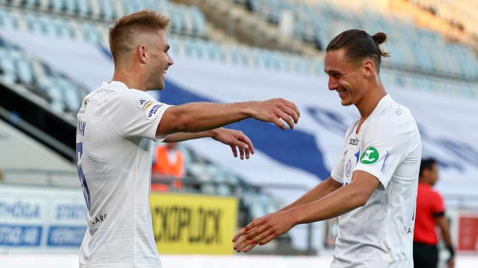 Jonathan Levi och Christoffer Nyman firar andra målet mot Örebro.