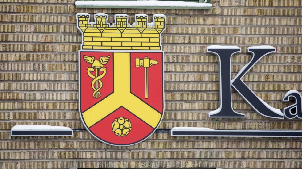 Om man inte har något annat för sig och inte trivs så har jag ett tips. FLYTTA till Flen för där rullar allt på i gamla fotspår, Siganturen "SR".