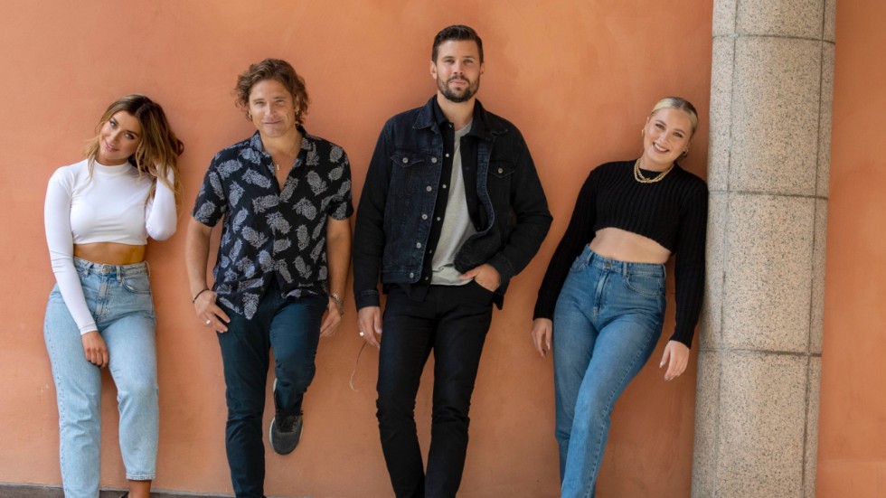 Artisterna i "Stjärnklart": Hanna Ferm, Andreas Johnson, Robin Bengtsson och Wiktoria Johansson. Föreställningen har premiär den 27 november inför 500 sittande personer i publiken. Pressbild.