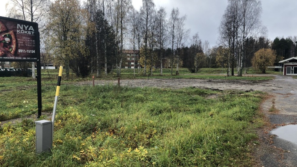 Brandresterna är bortstädade men fortfarande har åtal inte kunnat väckas mot den misstänkte mordbrännaren.