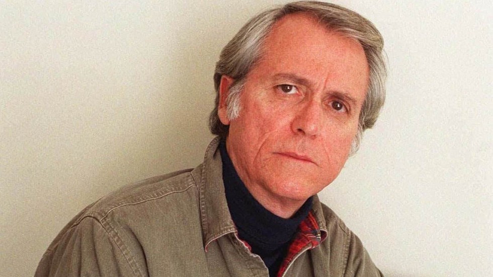 Don DeLillo är tillbaka med "Tystnaden". "På vägen hem från en flygplats fick jag idén om en möjlig roman, som skulle starta med en flygtur och sluta med en kraschlandning. Jag är väldigt beroende av visuella bilder när jag arbetar, eller till och med före det att jag börjar arbeta. Jag började föreställa mig tomma gator i New York, och följde de idéerna", säger han.