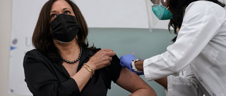 Kamala Harris vaccinerad inför tv-kameror