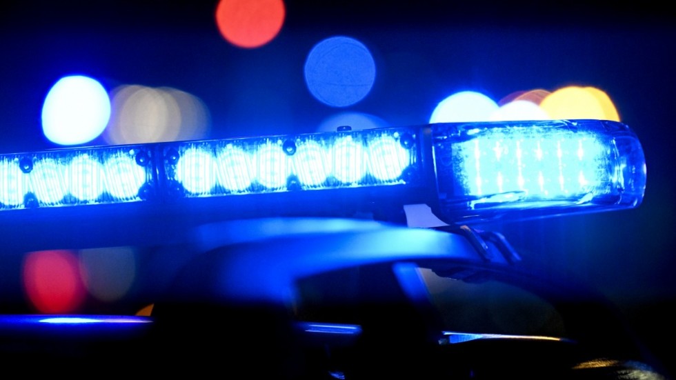 Polisen har larmats om ett inbrott i en butik. 