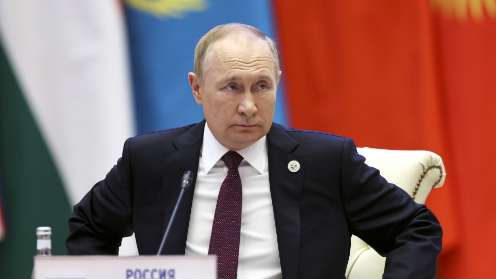 Krigsherre som misslyckas, och hotar och förfalskar. Vladimir Putin, här i Samarkand i september, ville krossa Ukraina men skadar i hög grad sitt eget land. 