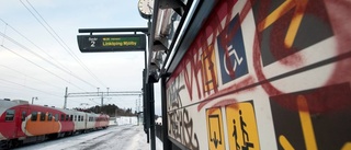 Frias för misshandel på pendelstationen