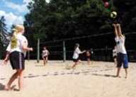 Bad och beachvolley i strålande sol